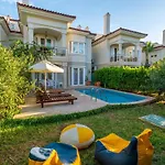 Villa Beachfront , Private Starfish 8