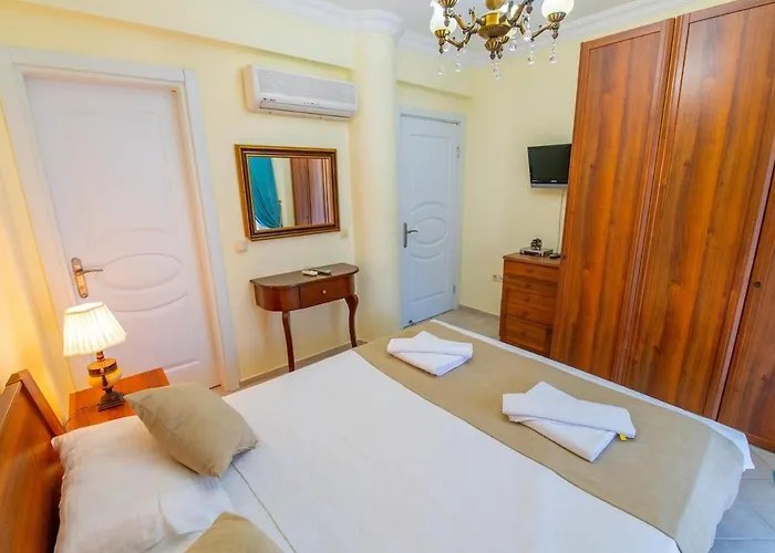 Beachfront , Private Starfish 8 Villa